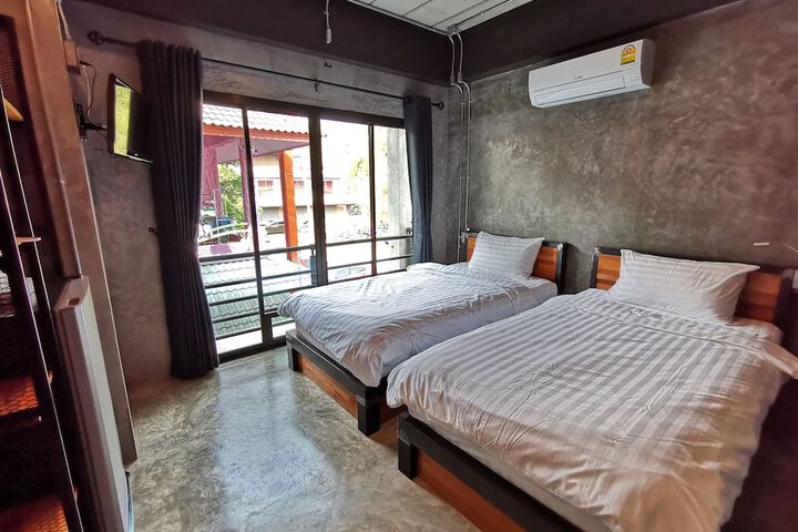 Room 21 of 33
