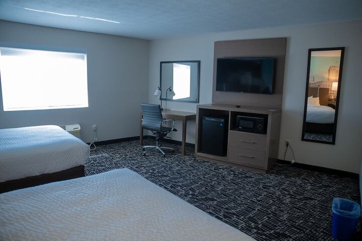 Standard Queen Bed Accessible (10 of 22)