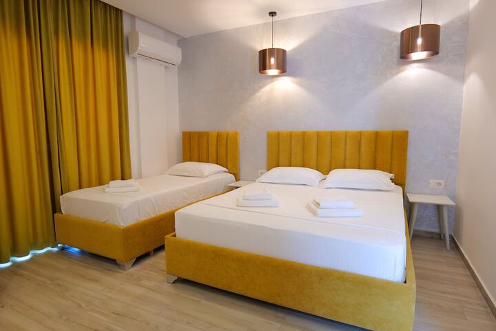 Room 34 of 103