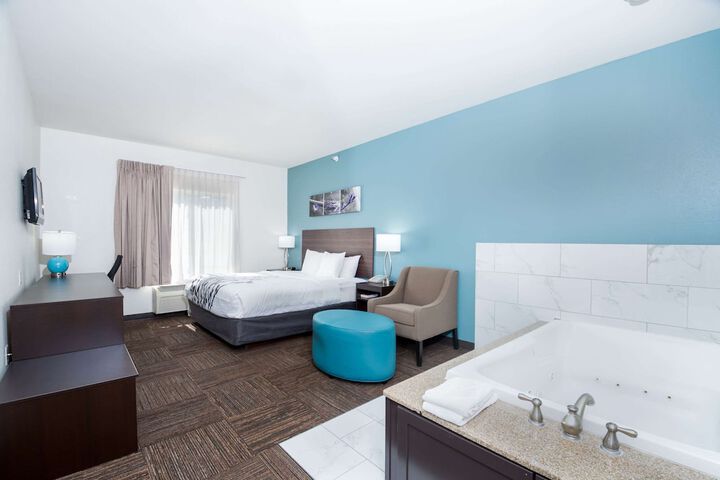 1 King Bed (16 of 28)