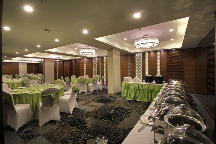 Ballroom/Hall 26 of 31