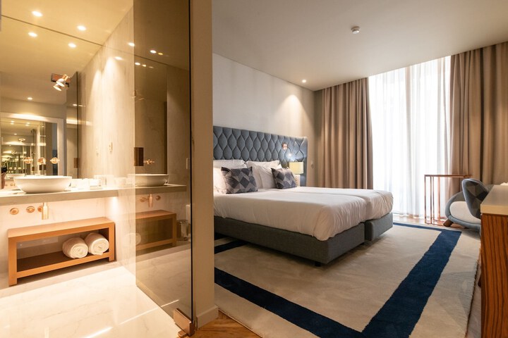 Room 25 of 152