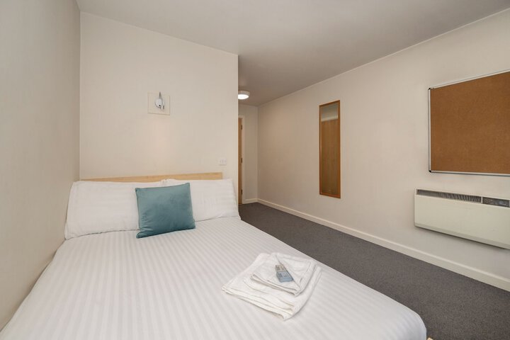 Room 10 of 26