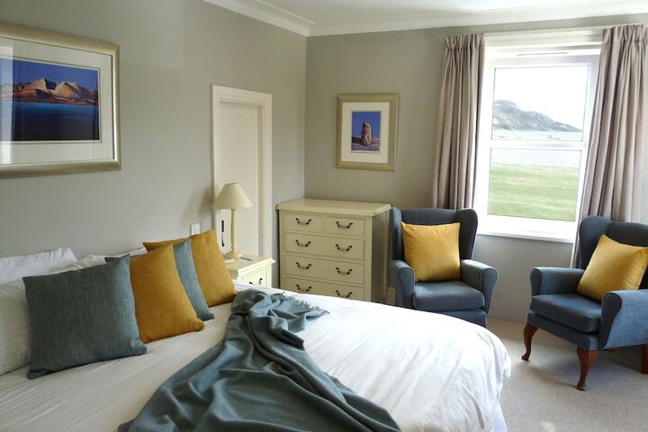 Room 3 of 44