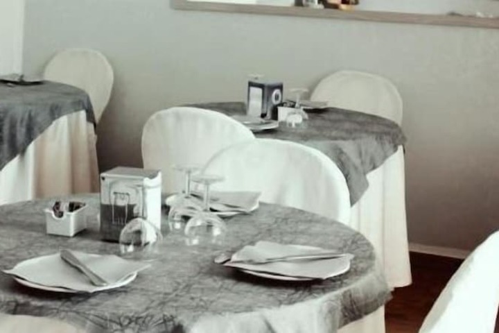 Dining 21 of 48