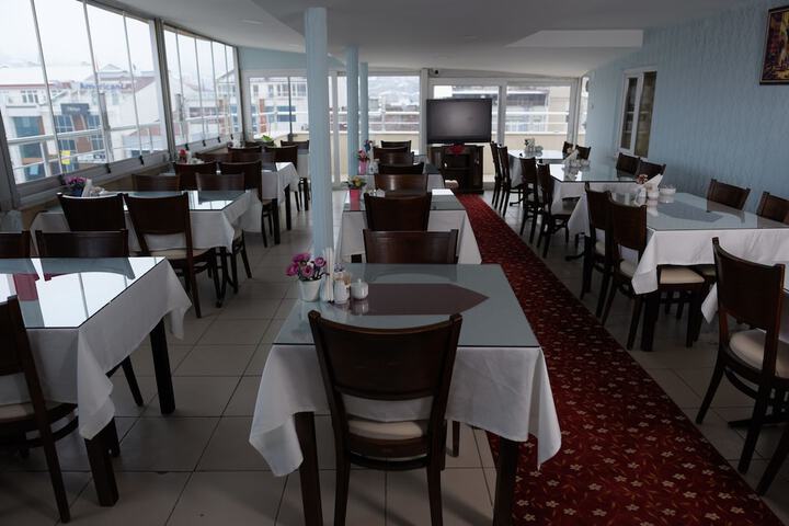 Dining 10 of 13