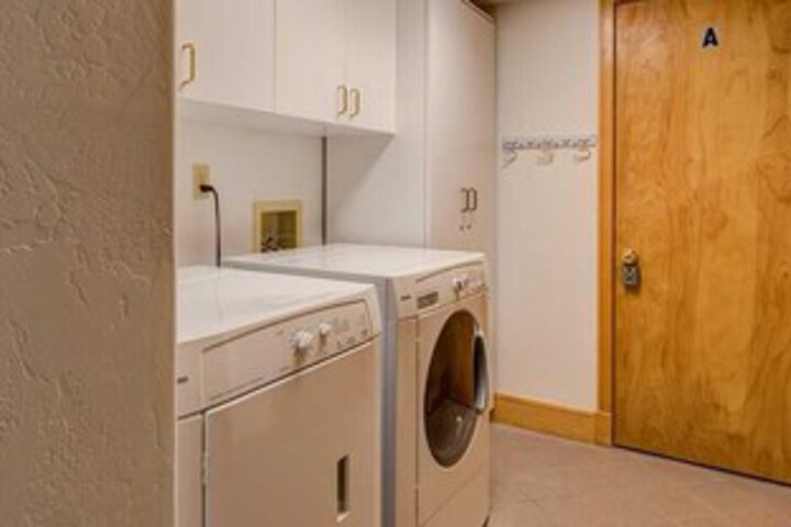 Laundry 19 of 48