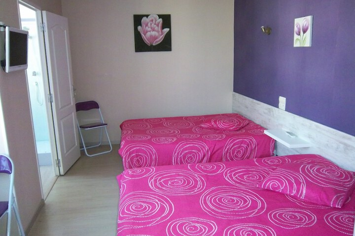 Room 3 of 32