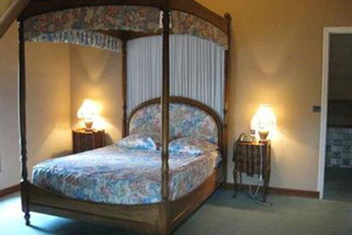 Room 32 of 60