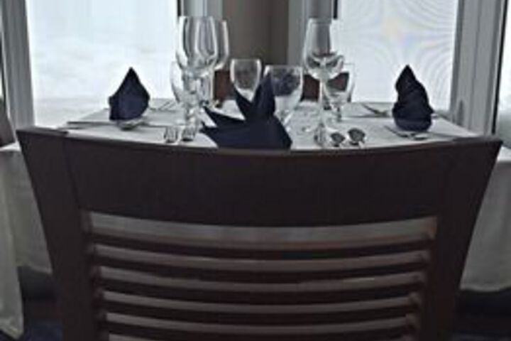 Dining 10 of 12