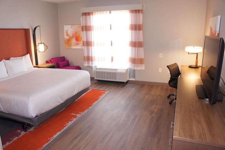 2 Queen Beds (2 of 7)