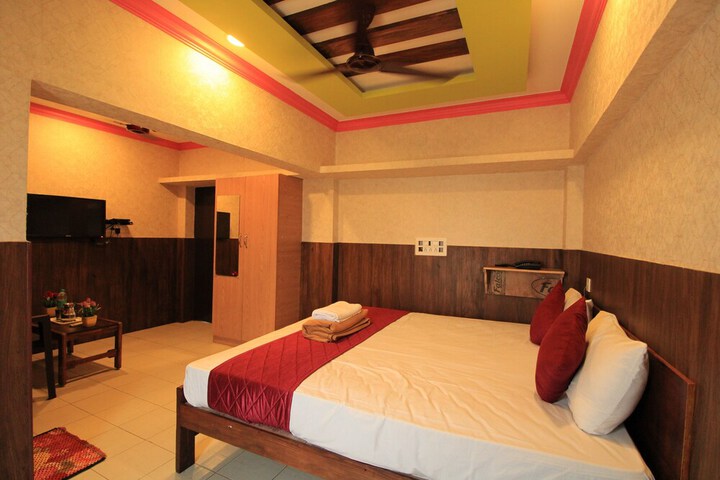 Room 7 of 12