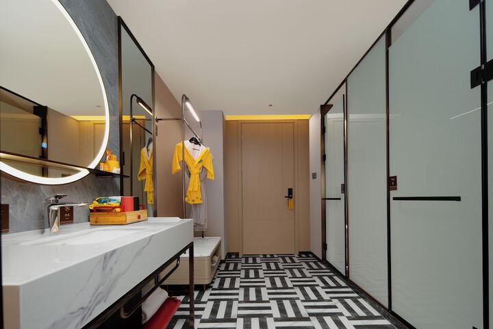 Room 47 of 89