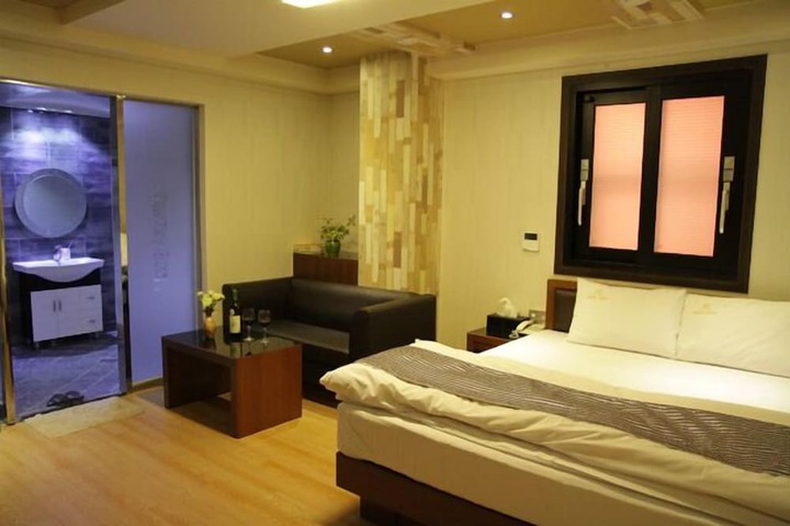 Room 4 of 29