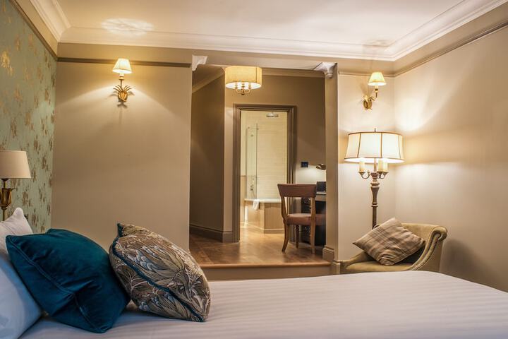 Room 8 of 113