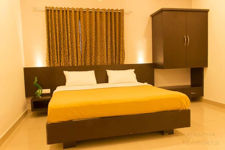 Room 17 of 33