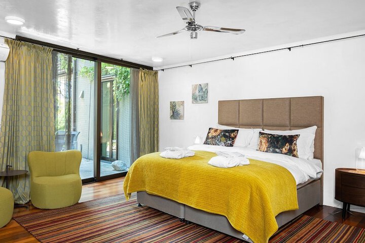 Room 4 of 16