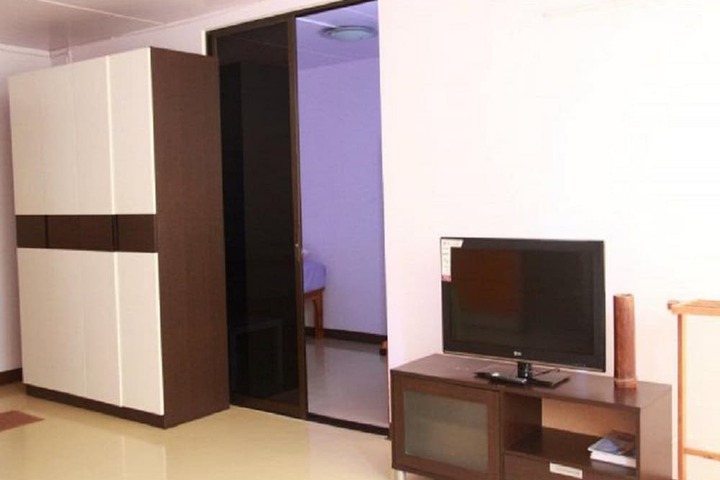 Room 4 of 14