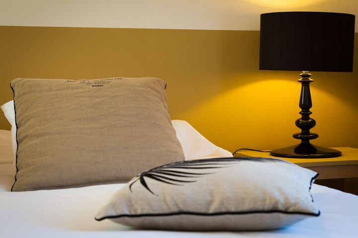 Room 2 of 14
