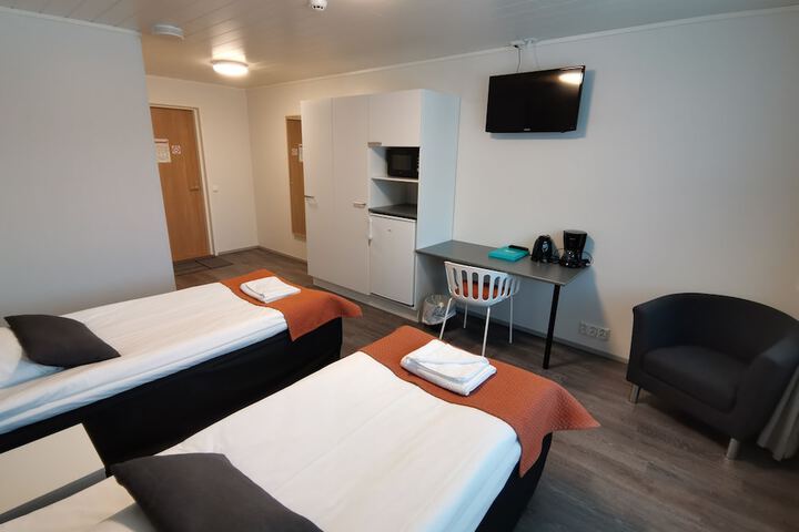 Room 10 of 32