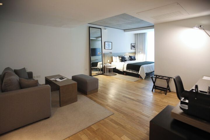 Room 49 of 136