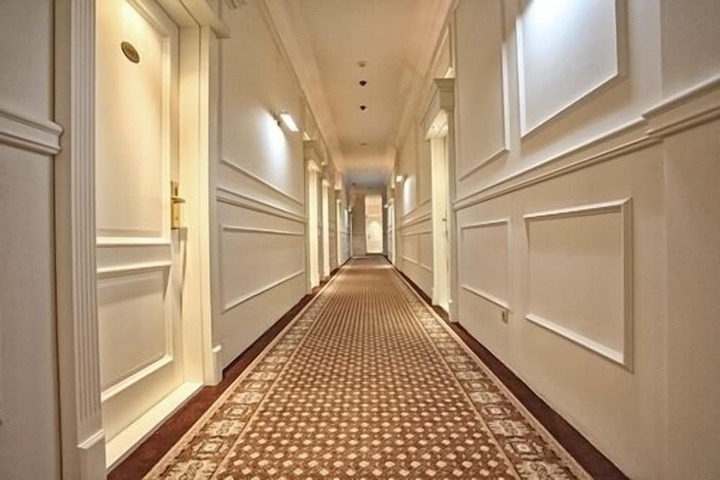 Ballroom/Hall 32 of 36