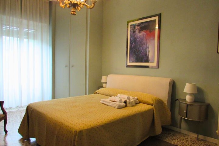 Room 10 of 27