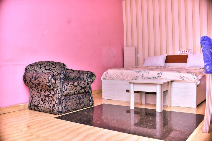 Room 15 of 34