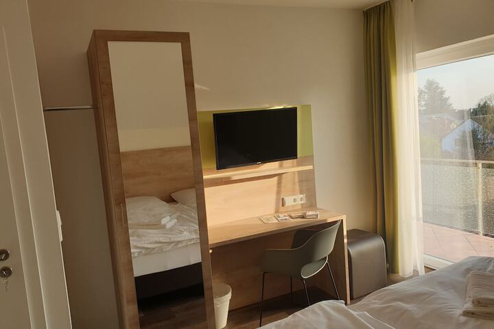 Room 8 of 85