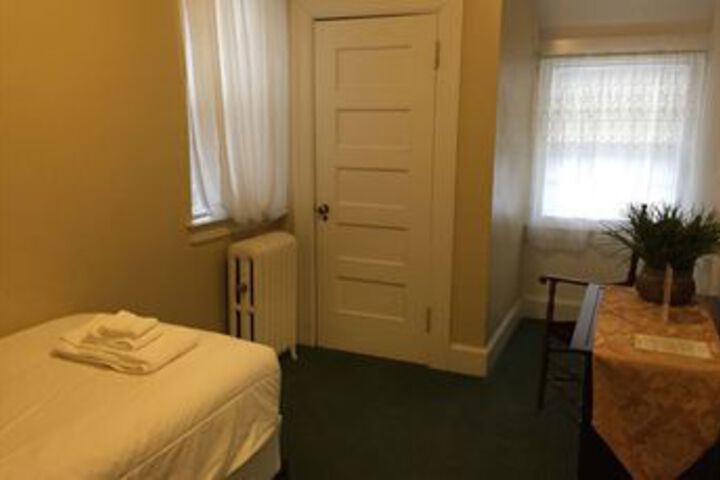 Room 25 of 48