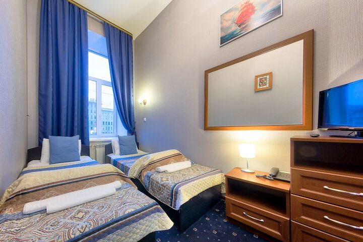 Room 27 of 48