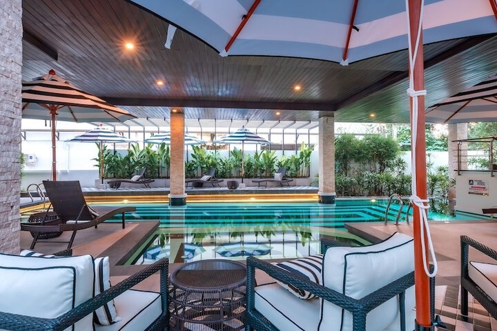 Pool Hotel