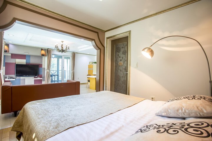 Room 30 of 87