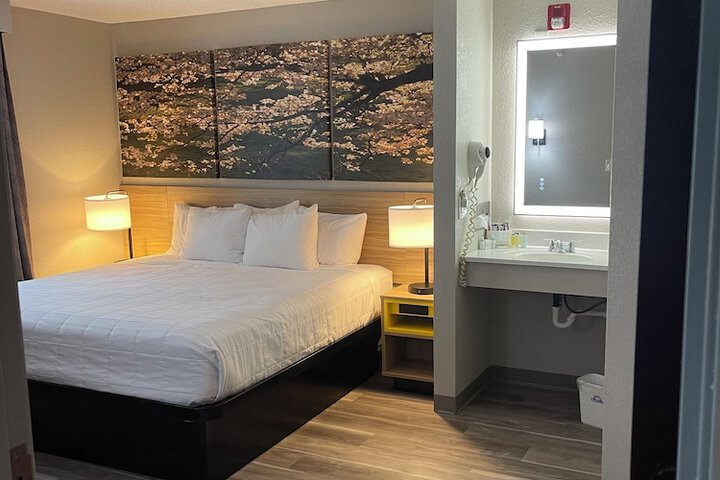 Room 8 of 28