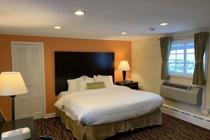1 King Bed (6 of 6)