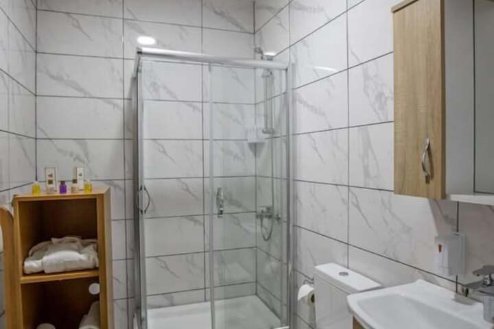 Room 153 of 204