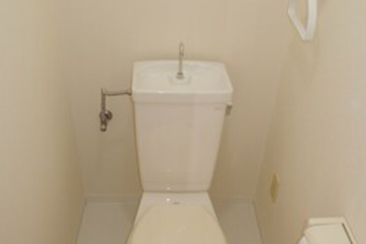Room 6 of 84