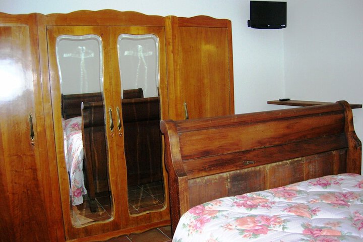 Room 11 of 32