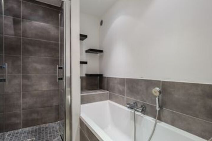 Room 5 of 18