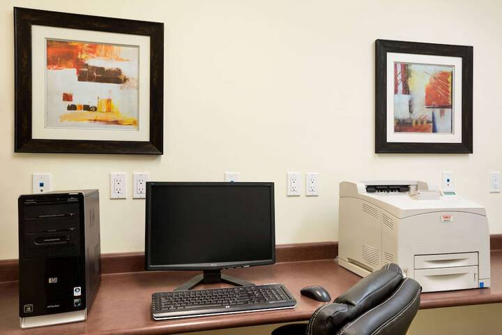 Business Center 42 of 45