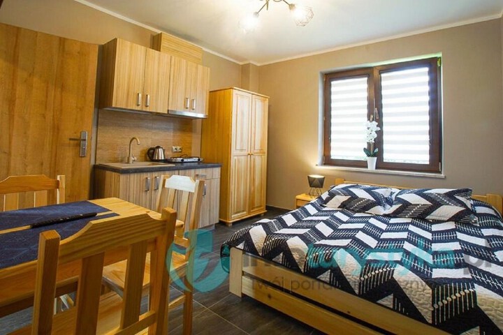 Room 10 of 32