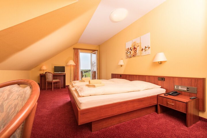 Room 3 of 53