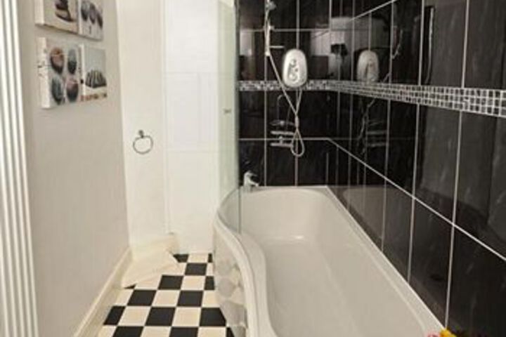 Room 5 of 18