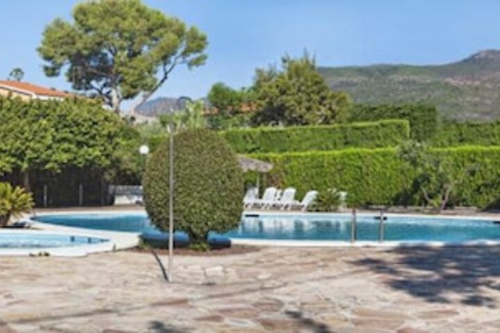 Pool Hotel