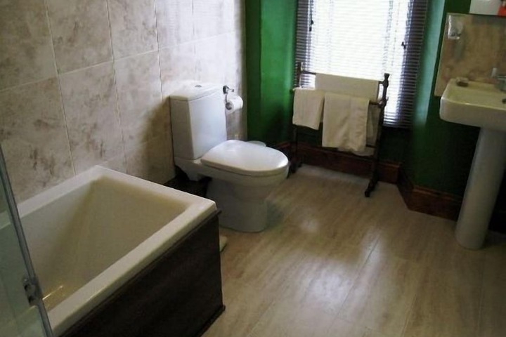 Room 7 of 14