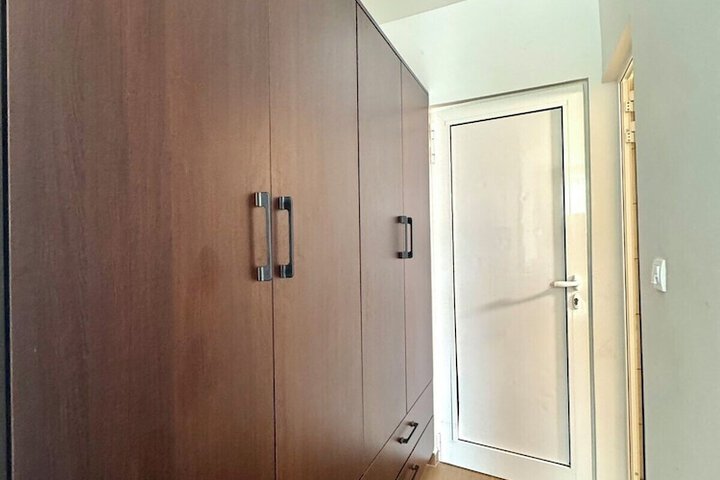 Room 2 of 73