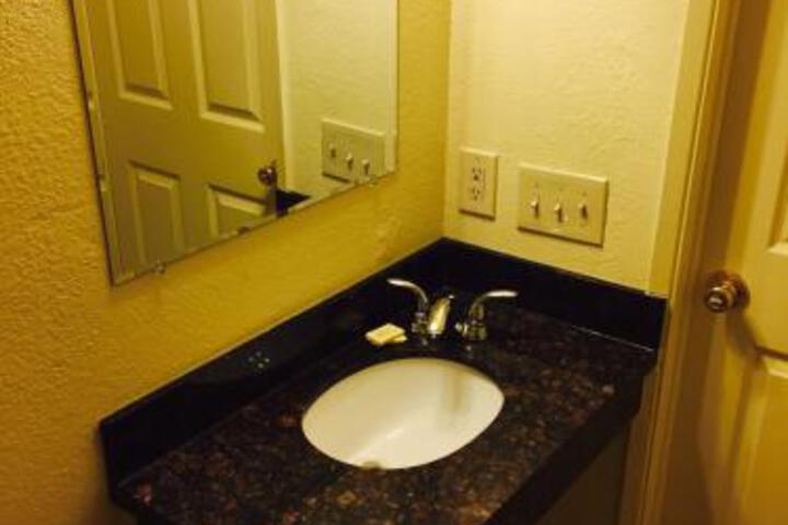 Room 4 of 8
