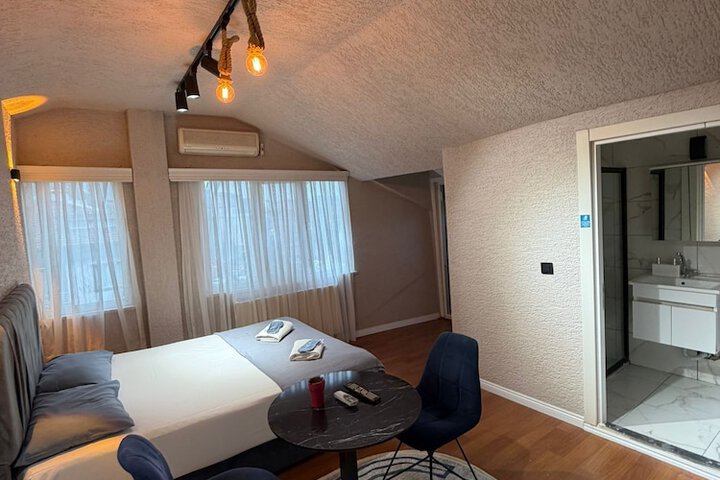 Room 6 of 29