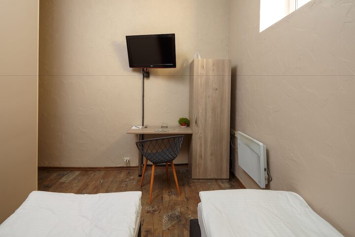 Room 10 of 29