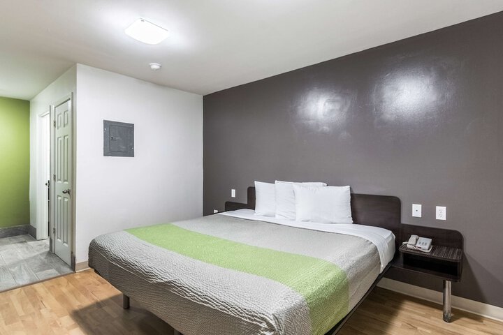 1 King Bed Kitchen (2 of 4)